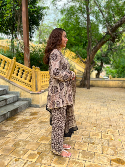 Noor-e-Naqsh suit set