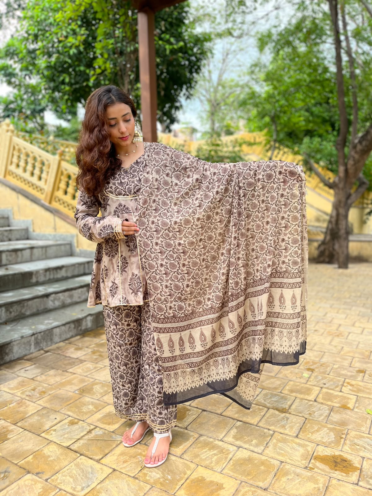 Noor-e-Naqsh suit set