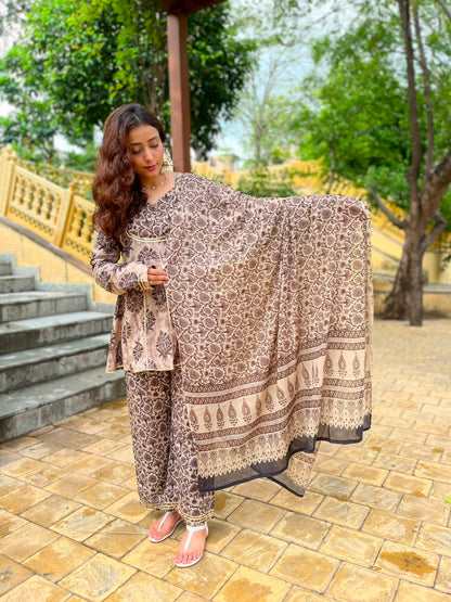 Noor-e-Naqsh suit set